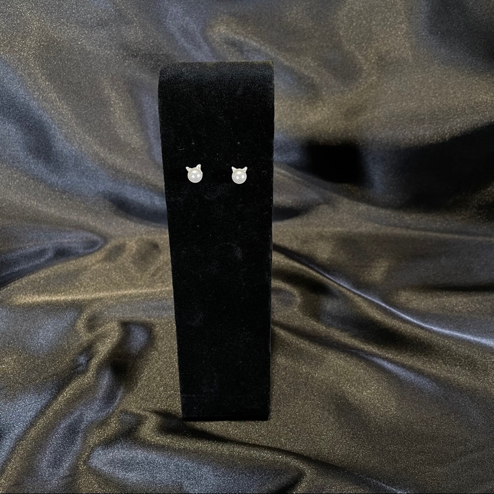 Dainty cat earrings